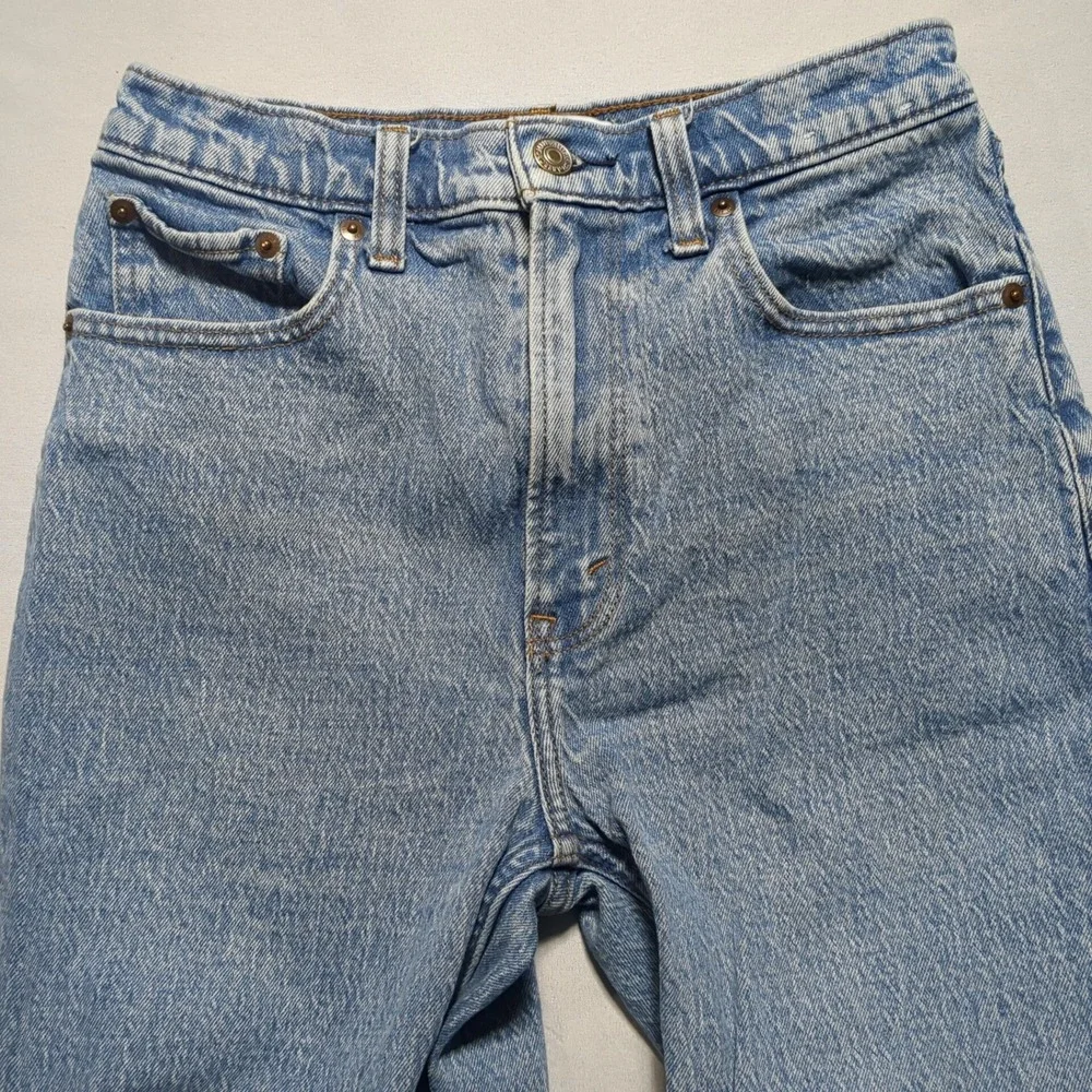 Abercrombie & Fitch The 90s Relaxed Jean High Rise Light Wash Blue Denim 26/2 - Picture 2 of 12